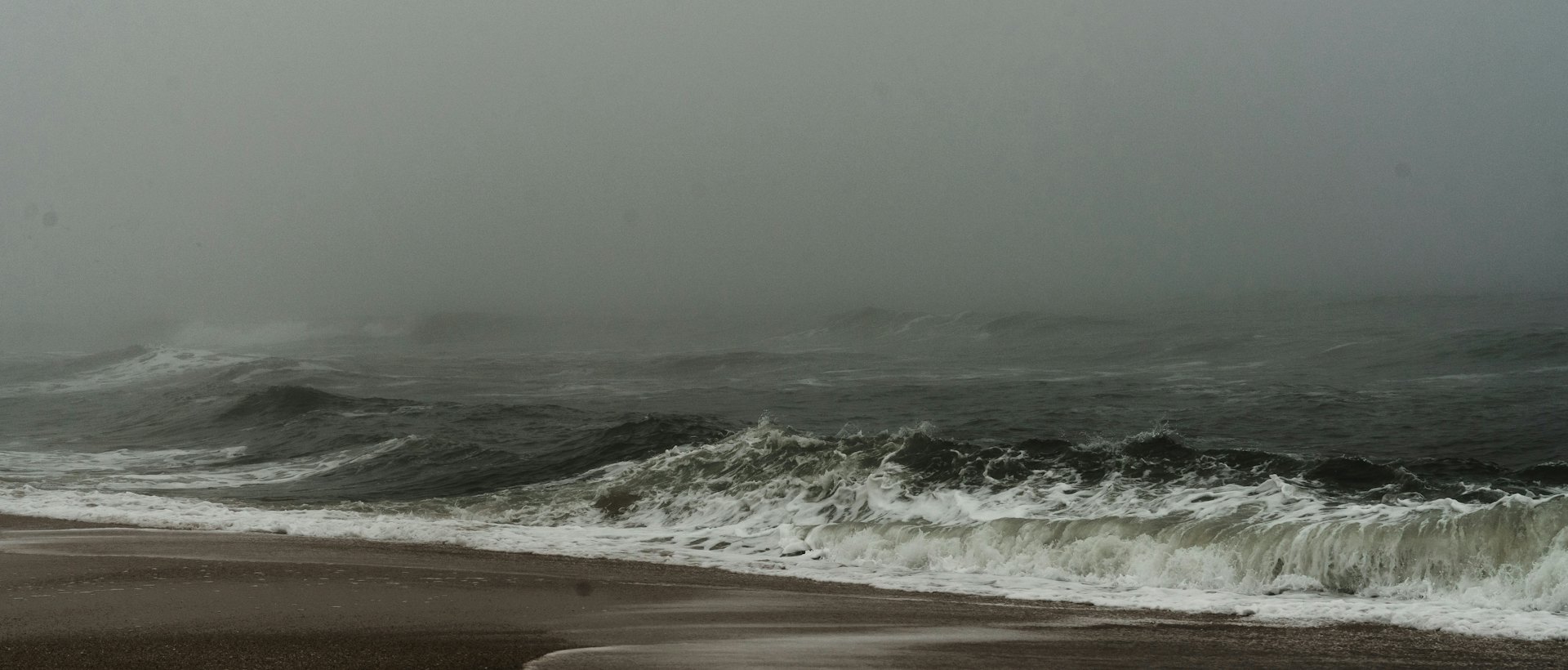 Sanfte Welle am Strand